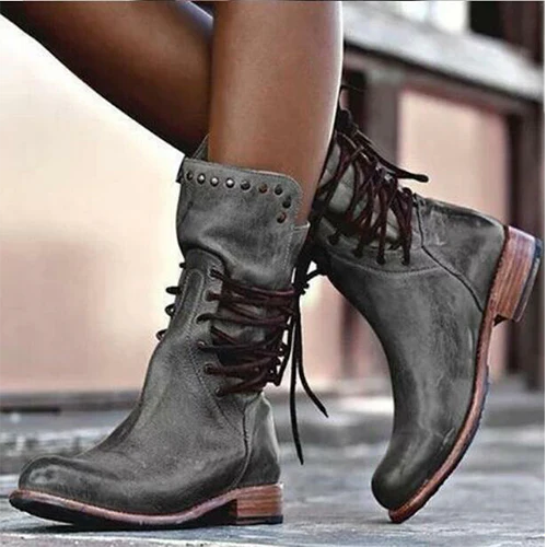 Femme portant Bottines Alina | Bottines à Lacets Élégantes