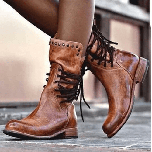 Femme portant Bottines Alina | Bottines à Lacets Élégantes