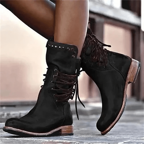 Femme portant Bottines Alina | Bottines à Lacets Élégantes