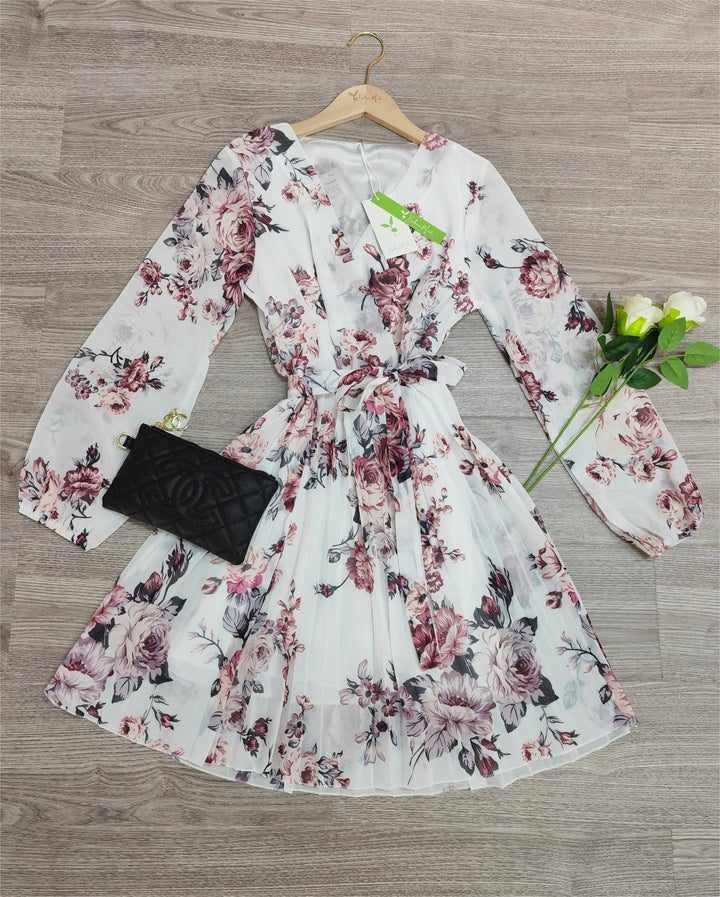 Femme portant Robes Althelia | Robe Pour Femmes À Imprimé Floral | Blanc