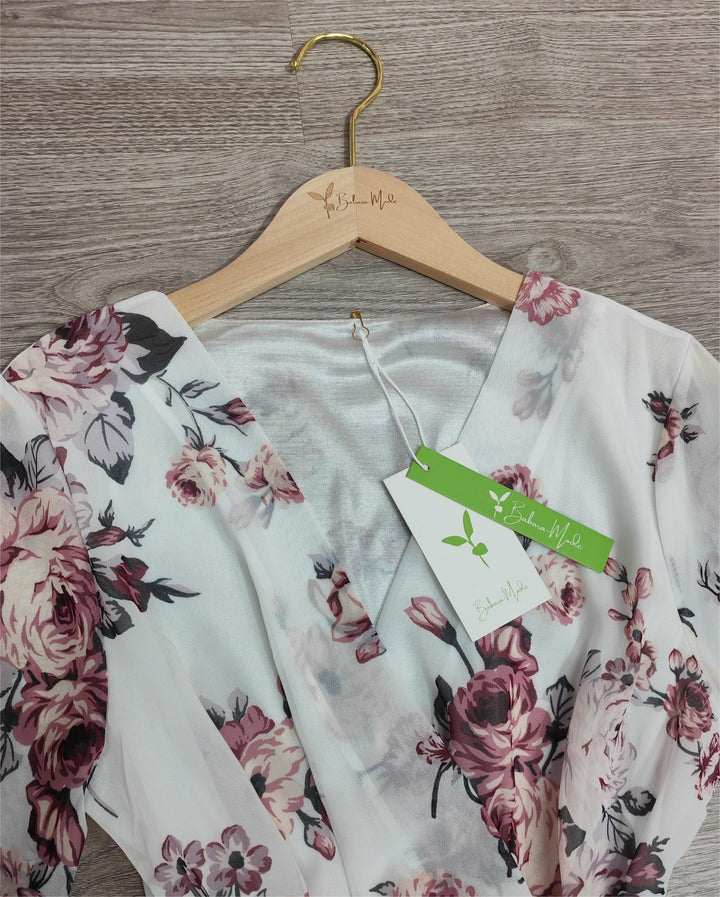 Femme portant Robes Althelia | Robe Pour Femmes À Imprimé Floral | Blanc