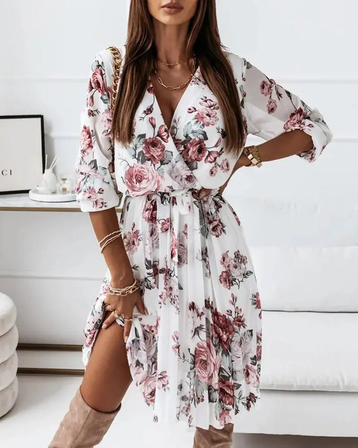 Femme portant Robes Althelia | Robe Pour Femmes À Imprimé Floral | Blanc