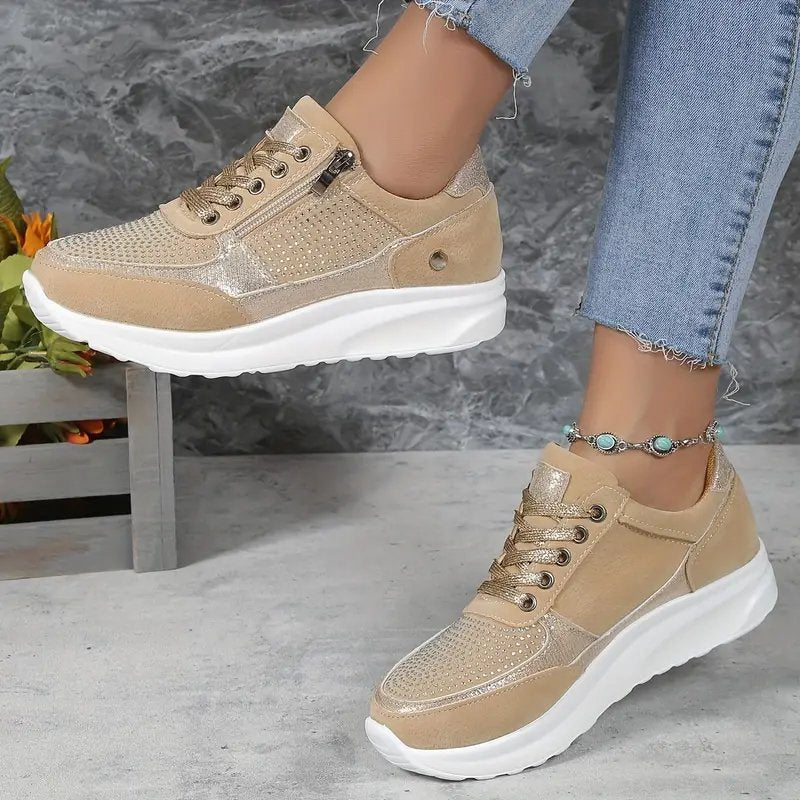 Femme portant Baskets Alyssa | Chaussures Orthopédiques Confortable