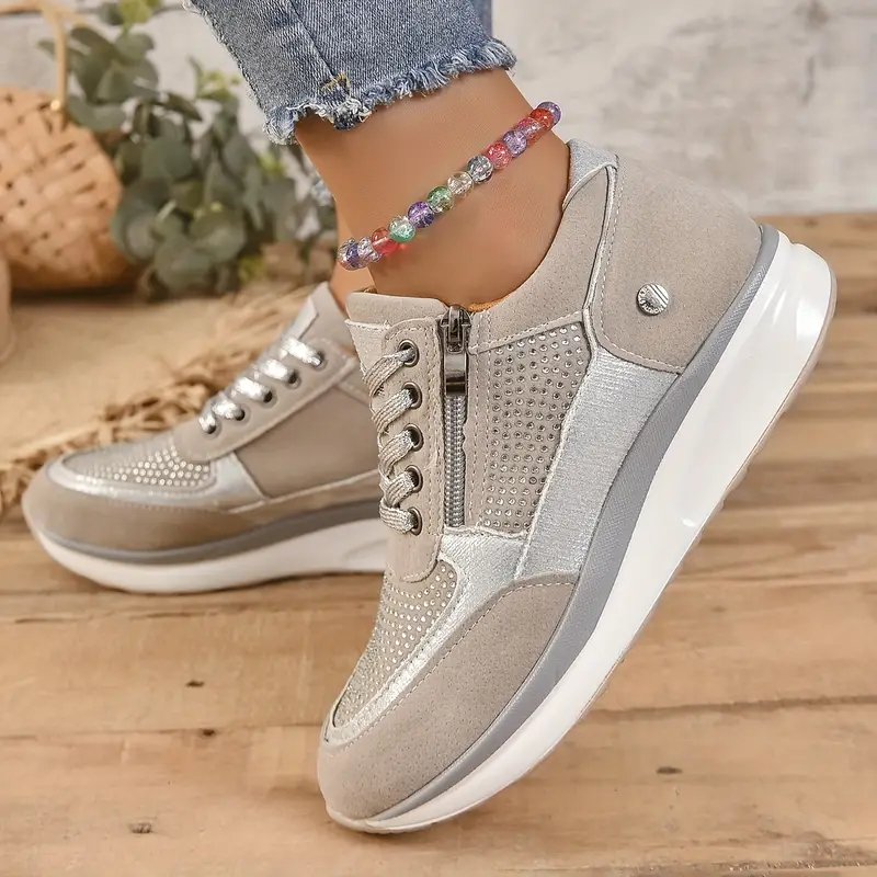 Femme portant Baskets Alyssa | Chaussures Orthopédiques Confortable