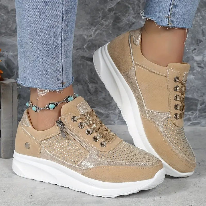 Femme portant Baskets Alyssa | Chaussures Orthopédiques Confortable