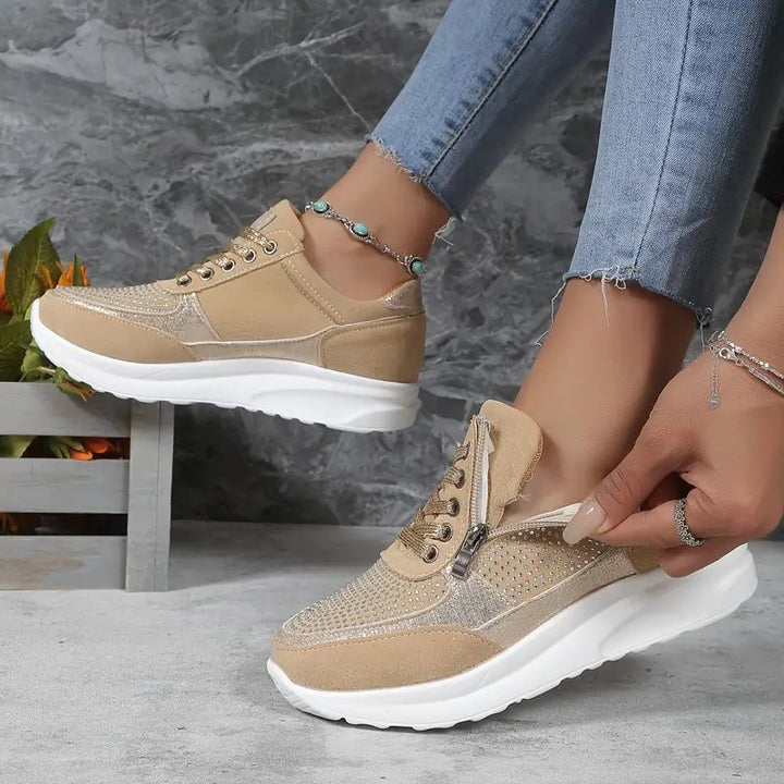 Femme portant Baskets Alyssa | Chaussures Orthopédiques Confortable