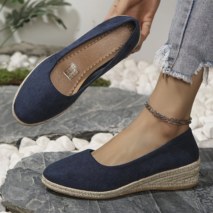 Femme portant Chaussures Amarinda | Chaussures Compensées Élégantes Pour Femmes