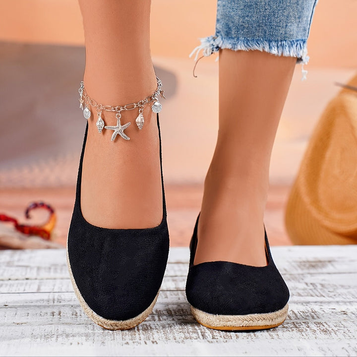 Femme portant Chaussures Amarinda | Chaussures Compensées Élégantes Pour Femmes