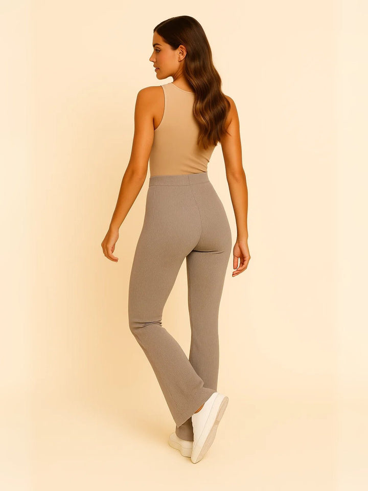 Femme portant Pantalon large Anjélica | pantalon côtelé confortable