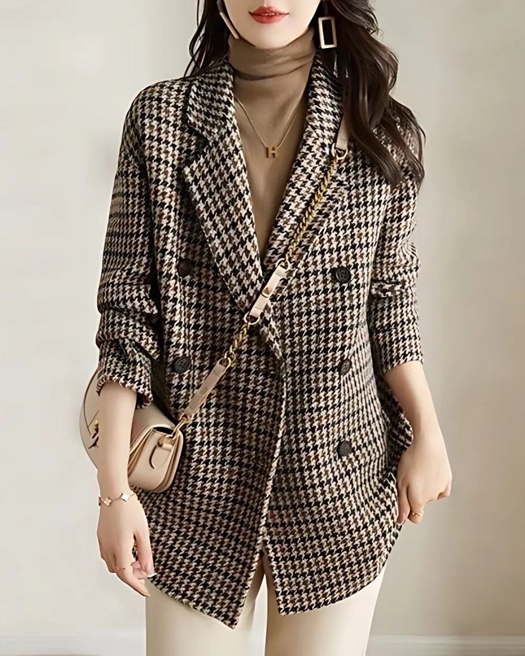 Femme portant Veste Anwen | Manteau à Carreaux Chic