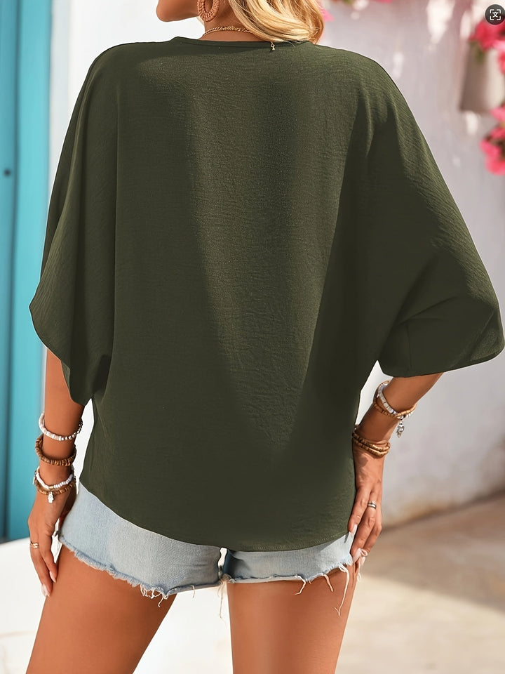 Femme portant Blouse Aunéria | Blouse fluide à col V boutonné