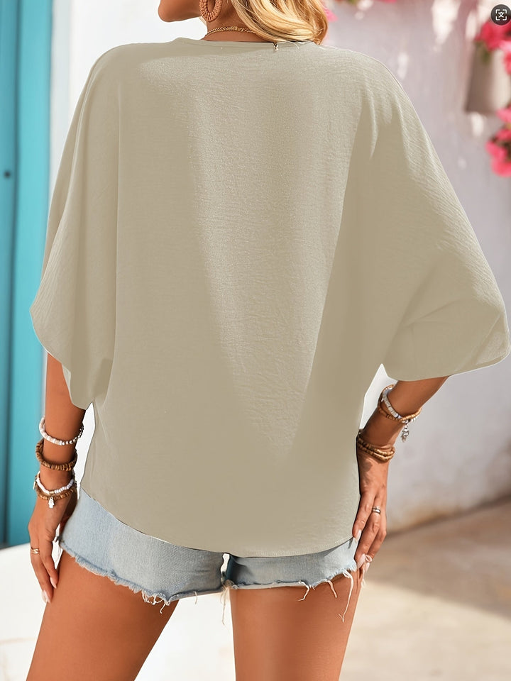 Femme portant Blouse Aunéria | Blouse fluide à col V boutonné