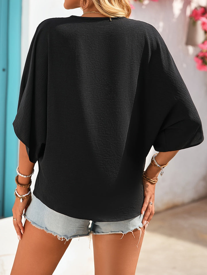 Femme portant Blouse Aunéria | Blouse fluide à col V boutonné