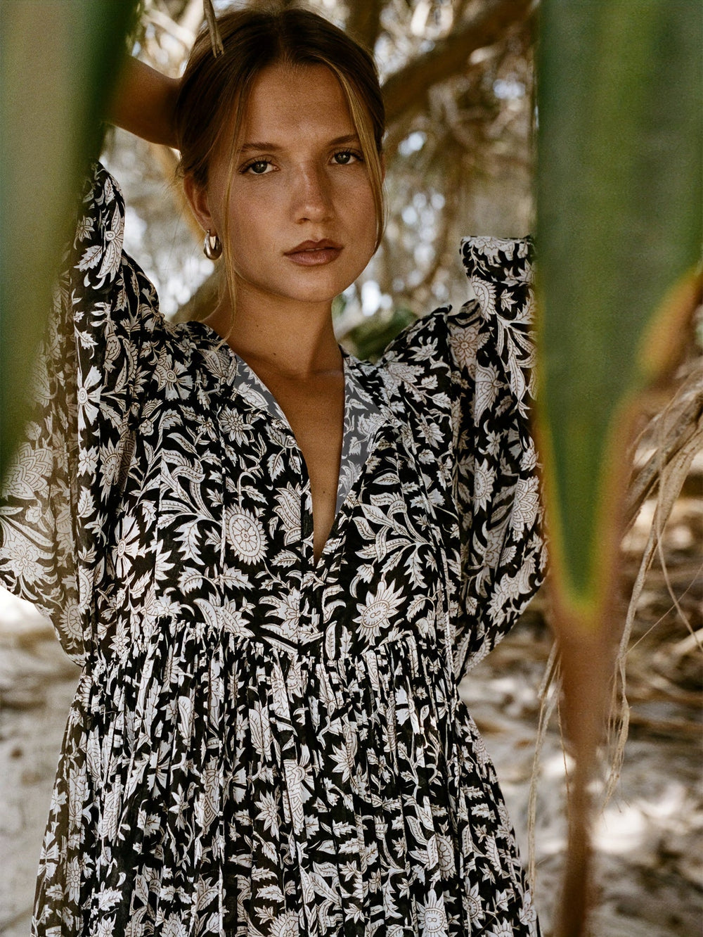 Femme portant Robes Aurelina | Maxi - robe fluide et élégante pour femme
