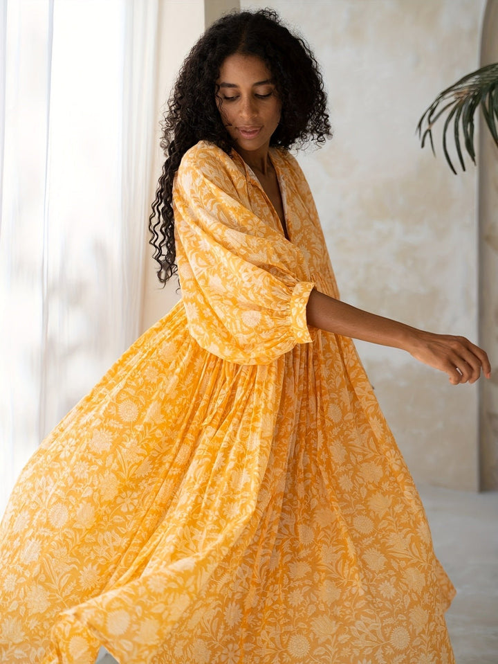 Femme portant Robes Aurelina | Maxi - robe fluide et élégante pour femme