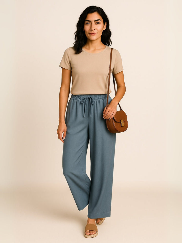 Femme portant Pantalon Large Aurelya | Pantalon large taille haute rétro