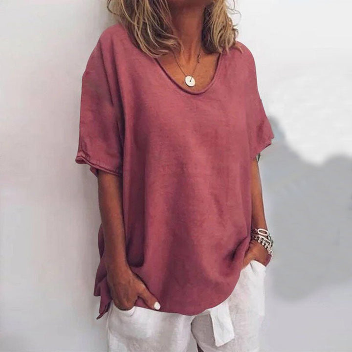 Femme portant Tops Aveline | Chemisier Ample et Confortable