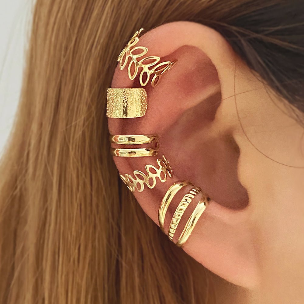 Femme portant Set d'oreilles Cléopatra | Set de Clips d'Oreille Ajourés