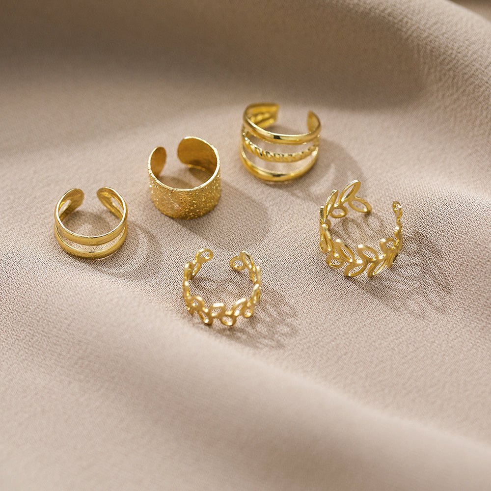Femme portant Set d'oreilles Cléopatra | Set de Clips d'Oreille Ajourés