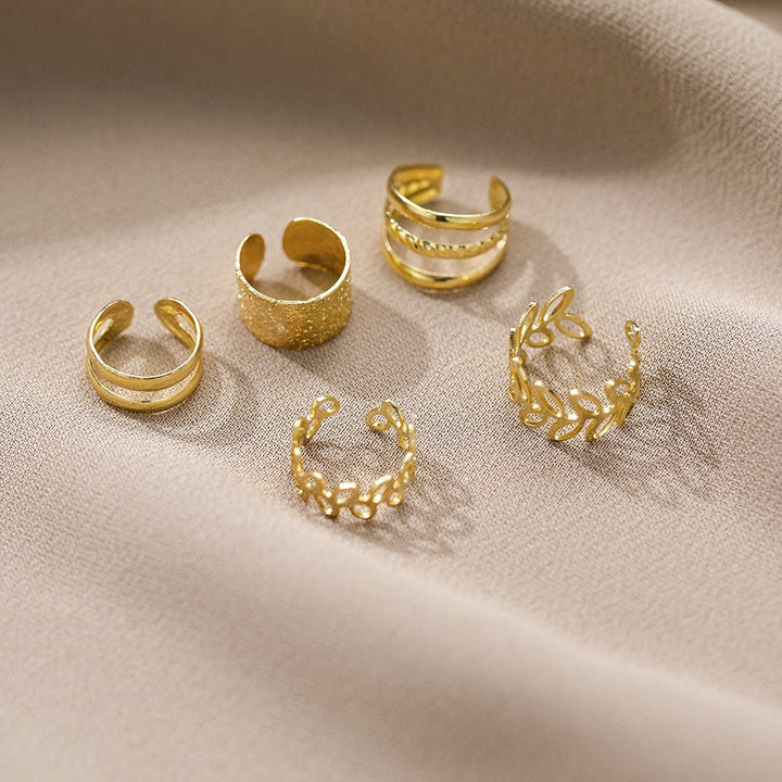 Femme portant Set d'oreilles Cléopatra | Set de Clips d'Oreille Ajourés