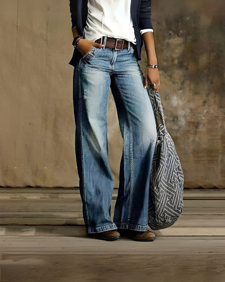 Femme portant Jeans Coralie | Pantalon Ample Tendance