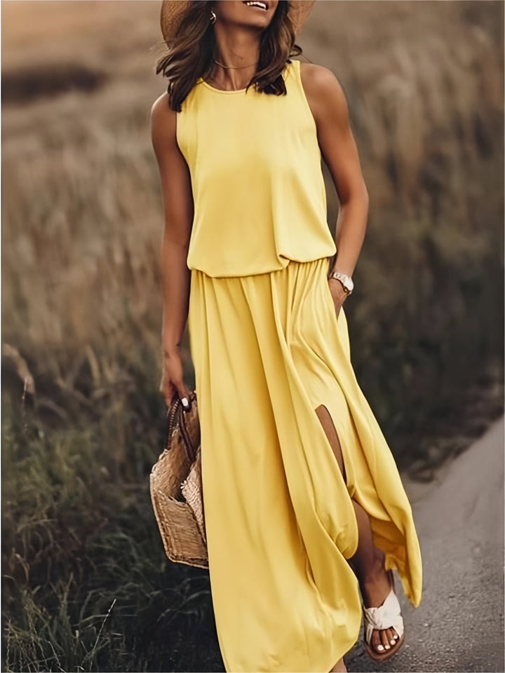 Femme portant Robe Longue Delphina | Robe Longue Minimaliste