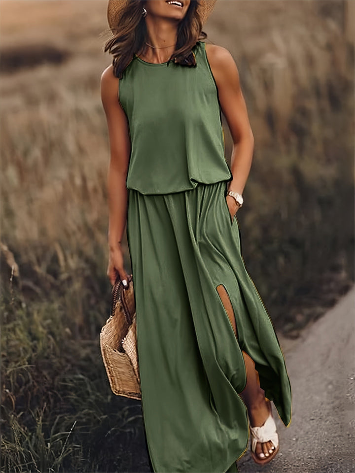 Femme portant Robe Longue Delphina | Robe Longue Minimaliste