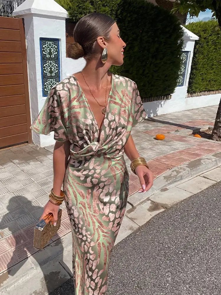 Femme portant Robes Elena | Robe Élégante Décolleté En V | Vert