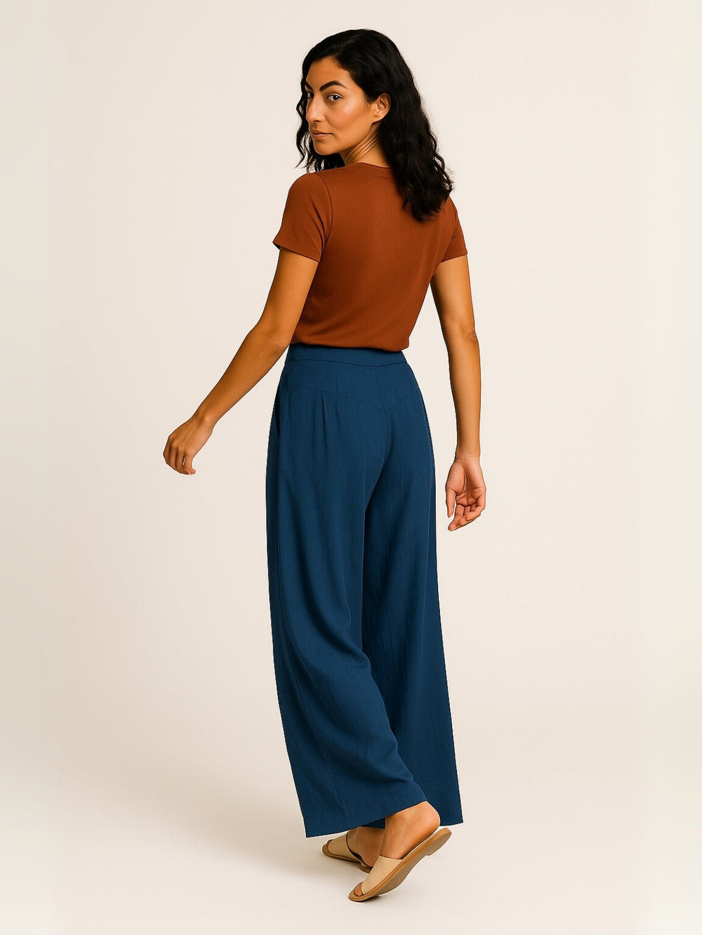 Femme portant Pantalon Large Elissane | Pantalon large taille haute