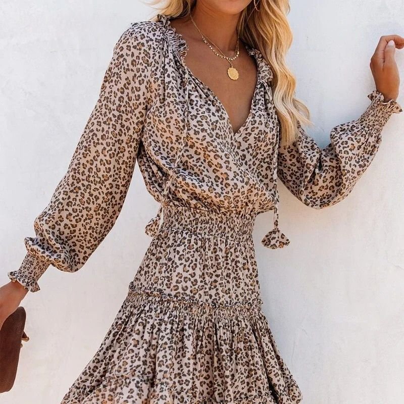 Femme portant Robe Bohème Ellinara | Robe Élégante Pour l'Été