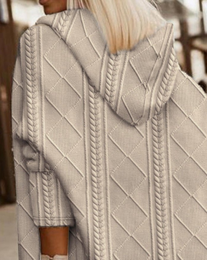 Femme portant Pulls Élodie | Cardigan Long à Capuche Chic