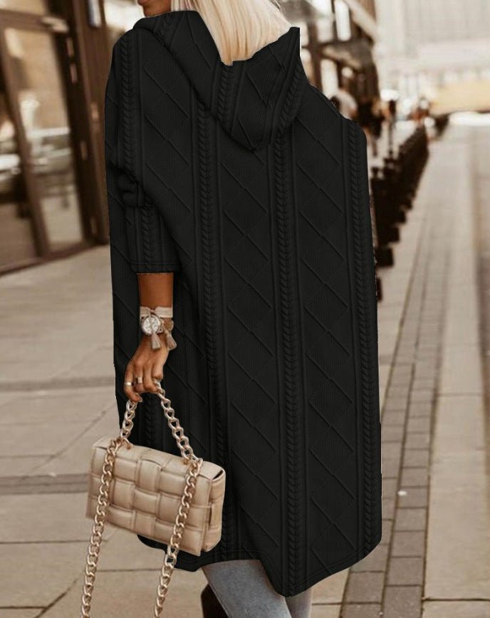 Femme portant Pulls Élodie | Cardigan Long à Capuche Chic
