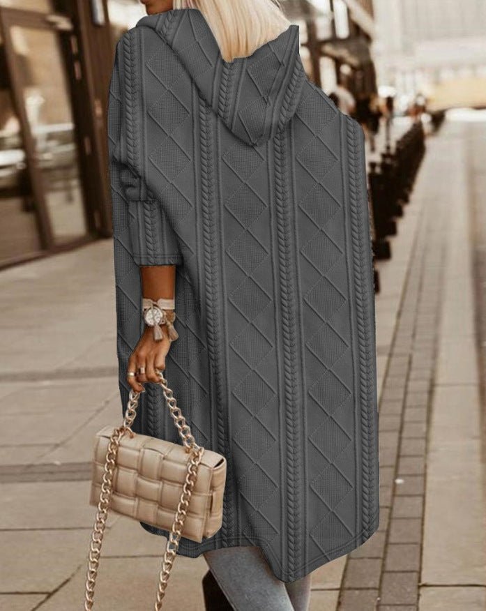 Femme portant Pulls Élodie | Cardigan Long à Capuche Chic