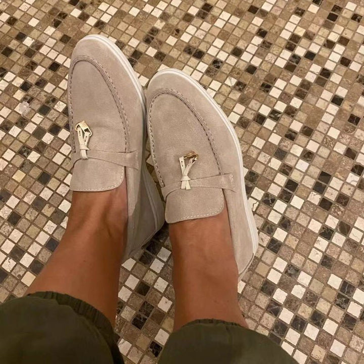 Femme portant Mocassins Elody | Mocassins Décontractés Pour Femmes | Plats
