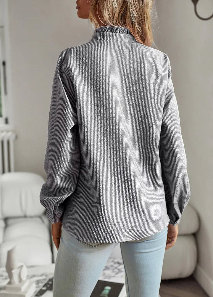 Femme portant Chemisiers Elora | Blouse Élégante et Polyvalente