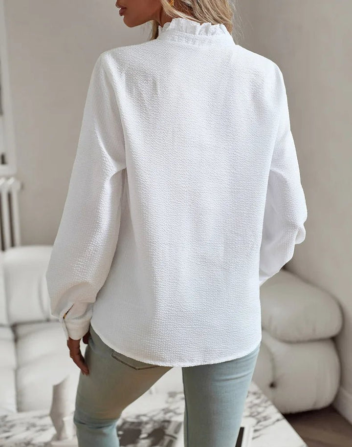 Femme portant Chemisiers Elora | Blouse Élégante et Polyvalente