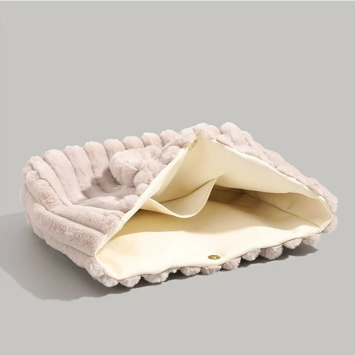 Femme portant Sac Elsa | Sac Fourre - Tout Douillet Pour Femme