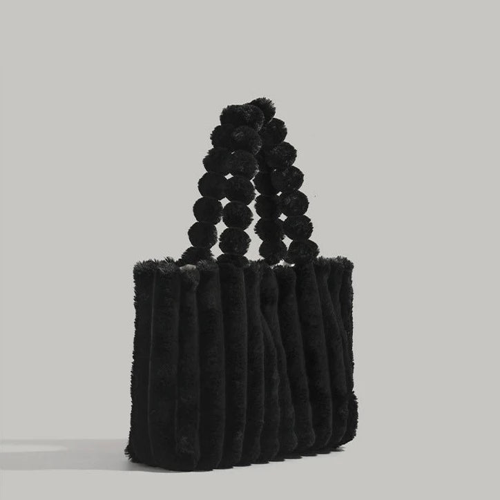 Femme portant Sac Elsa | Sac Fourre - Tout Douillet Pour Femme