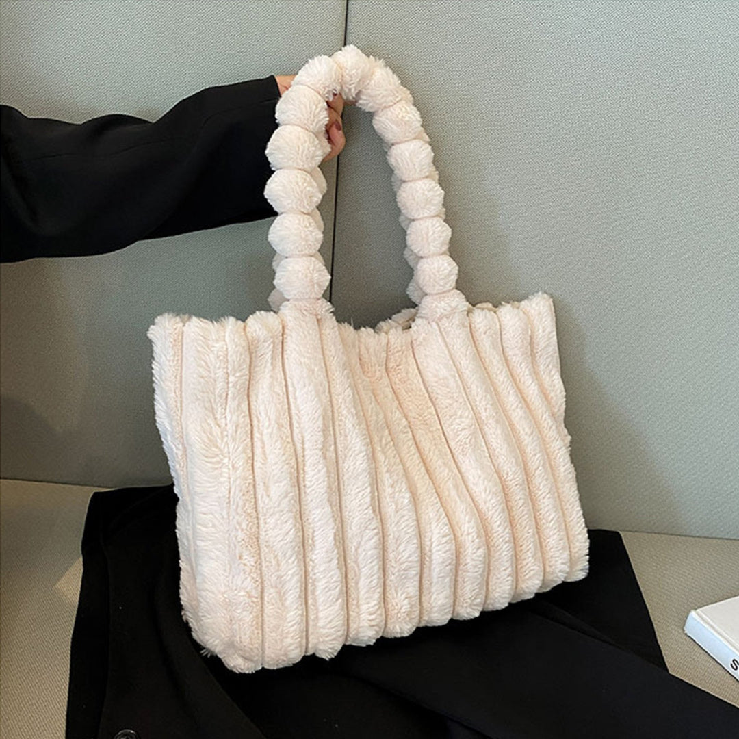 Femme portant Sac Elsa | Sac Fourre - Tout Douillet Pour Femme