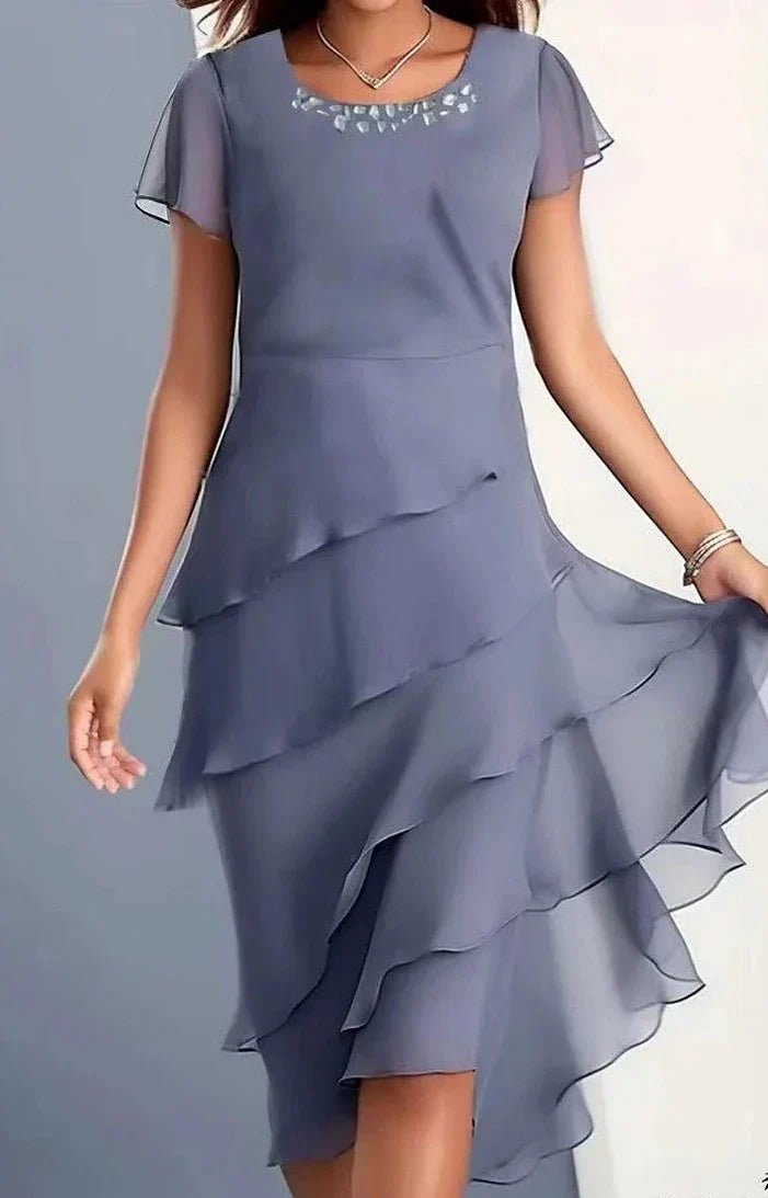 Femme portant Robe de soirée Elyndra | Robe Midi Élégante