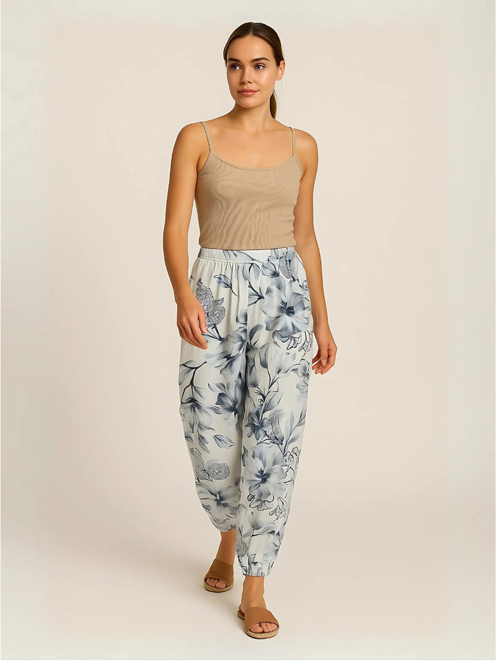 Femme portant Sarouel Elyrane | Sarouel fleuri bohème et léger