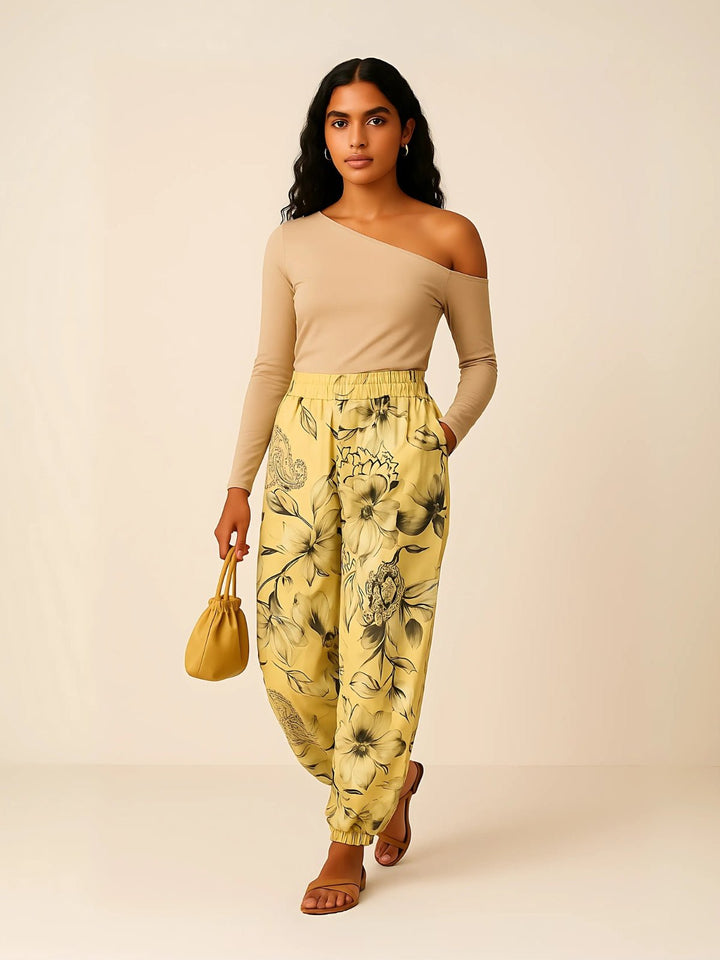 Femme portant Sarouel Elyrane | Sarouel fleuri bohème et léger