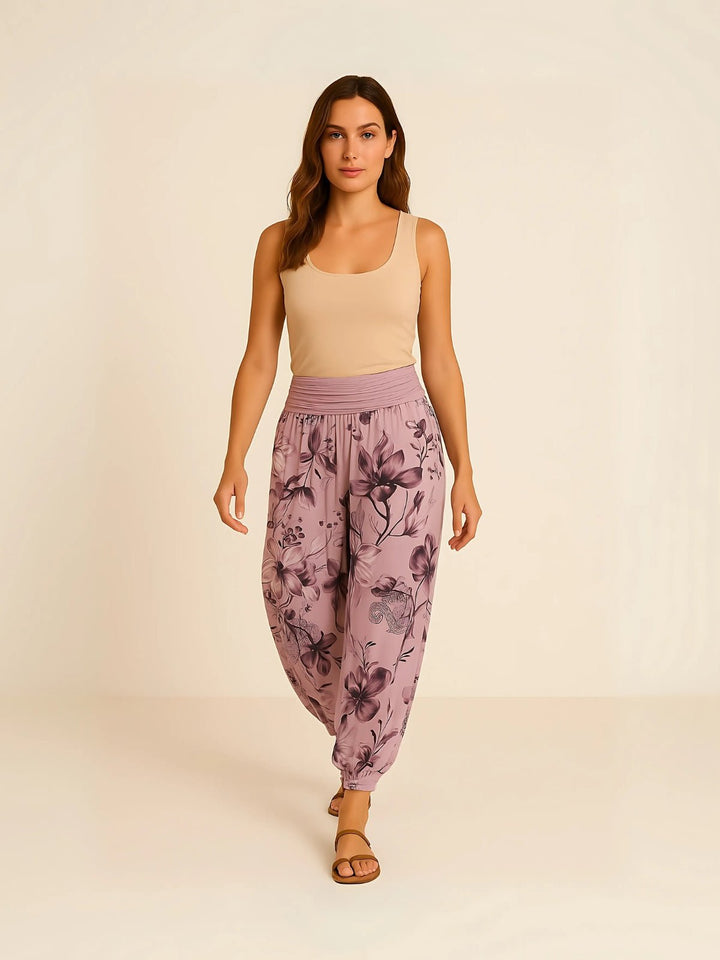 Femme portant Sarouel Elyrane | Sarouel fleuri bohème et léger