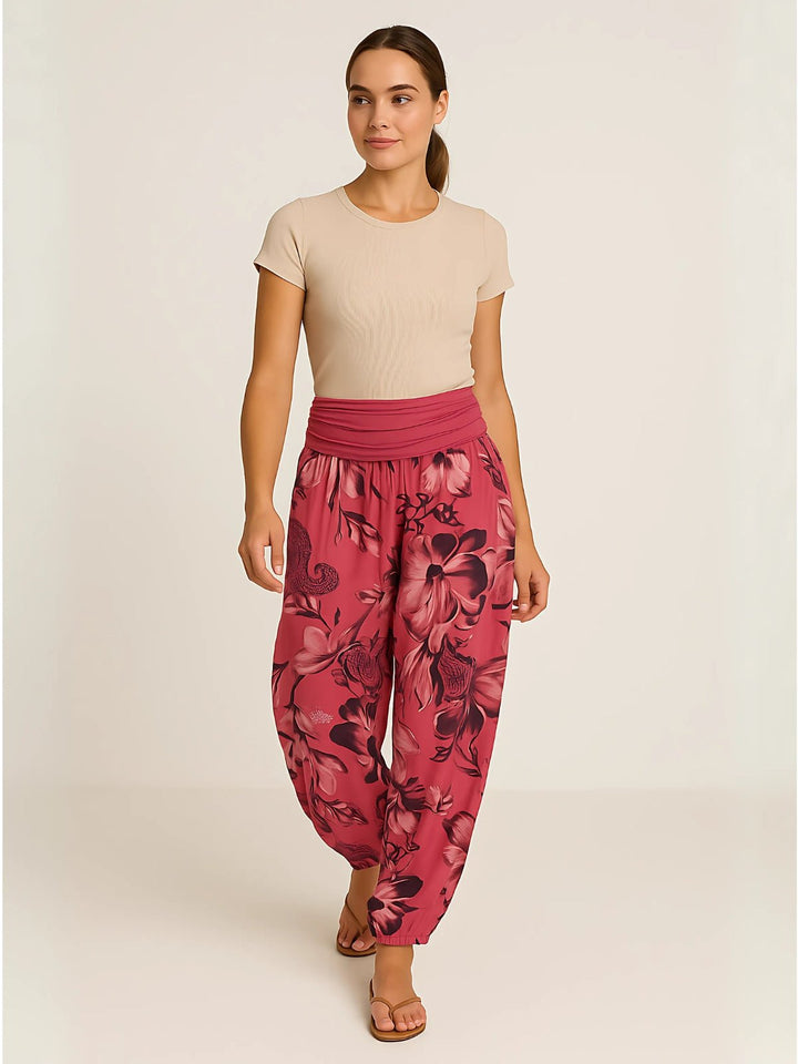 Femme portant Sarouel Elyrane | Sarouel fleuri bohème et léger