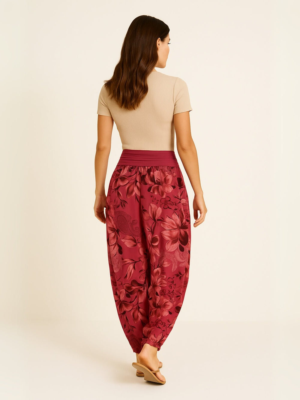 Femme portant Sarouel Elyrane | Sarouel fleuri bohème et léger