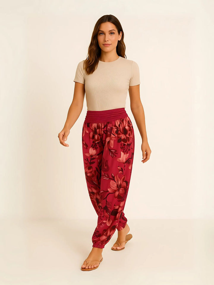 Femme portant Sarouel Elyrane | Sarouel fleuri bohème et léger