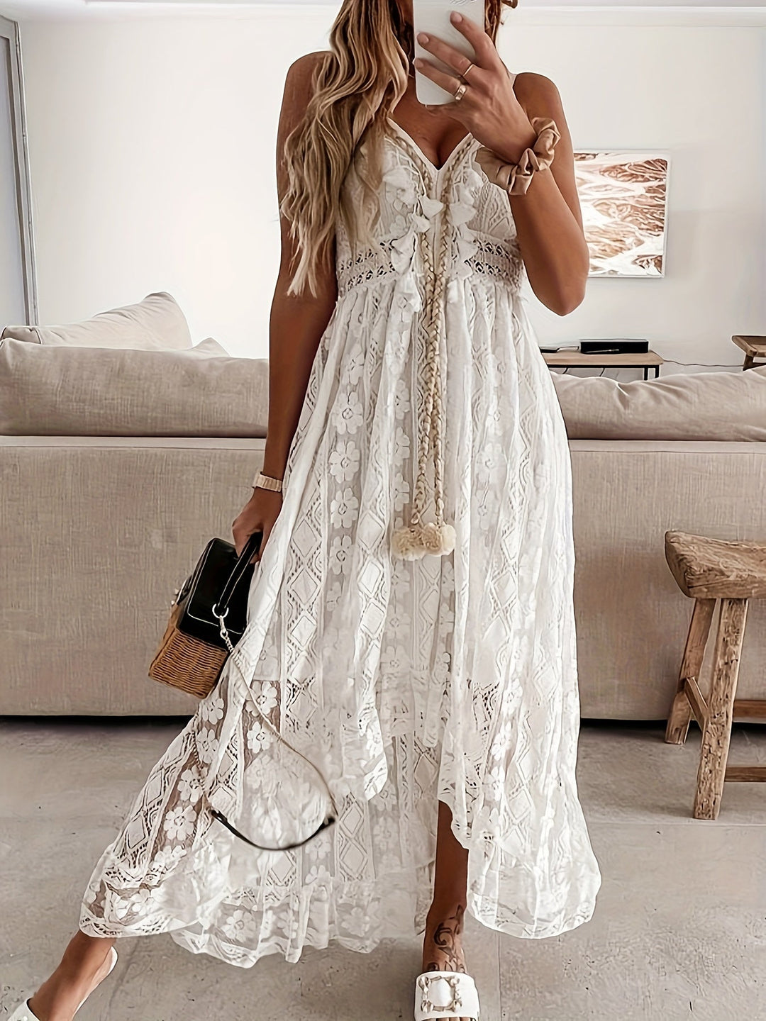 Femme portant Robes Esmaralda | Femme Maxi - Robe avec Glands et Décolleté en V