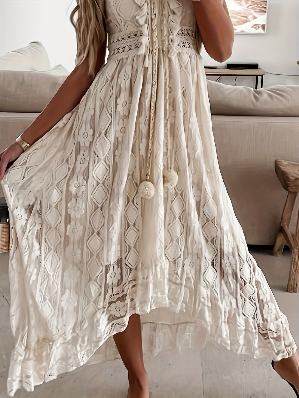 Femme portant Robes Esmaralda | Femme Maxi - Robe avec Glands et Décolleté en V