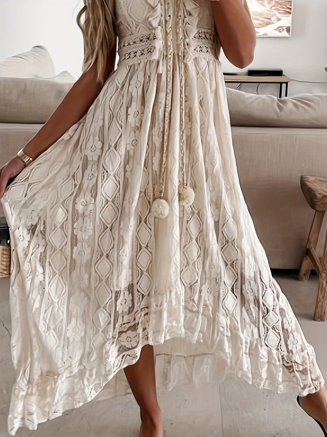 Femme portant Robes Esmaralda | Femme Maxi - Robe avec Glands et Décolleté en V