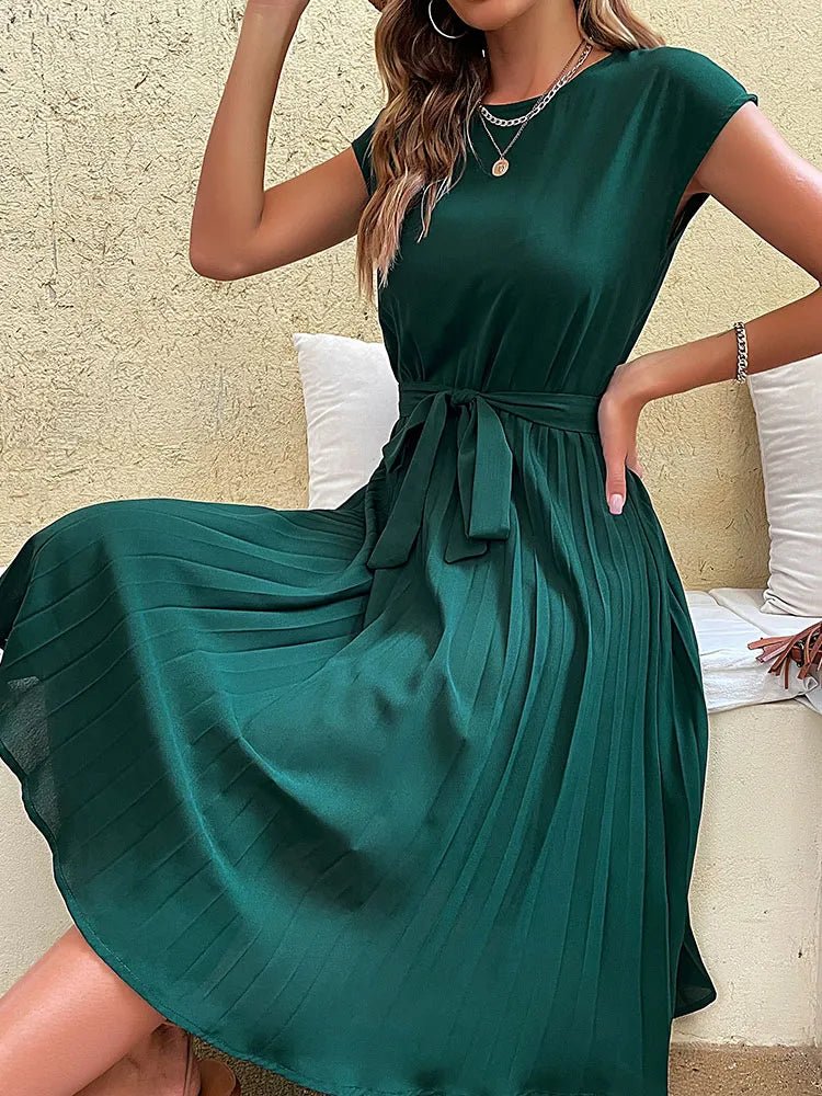 Femme portant Robes Felicienne | Mini - robe élégante plissée à manches courtes